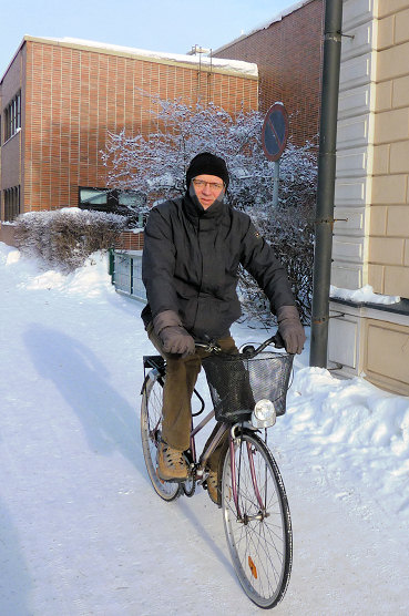 Veel fietsers in Vaasa. Je haalt natuurlijk geen hoge snelheden maar voor studenten en durvers is het 
toch een goed vervoermiddel.
